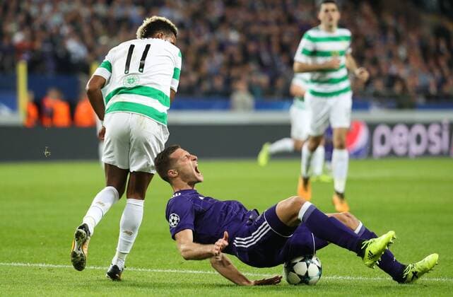 Celtic s Scott Sinclair and Anderlecht s Uros Spajic fight for the ball during the second game in the group stage (Group B) of the UEFA Champions League competition between Belgian soccer team RSC Anderlecht and Scottish Celtic FC, Wednesday 27 September 2017 in Brussels. VIRGINIExLEFOUR  x05173759x