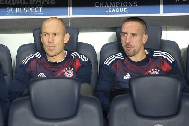 Arjen Robben (FC Bayern Muenchen 10) Franck Ribery (FC Bayern Muenchen 7) auf der Bank, Paris Saint-Germain vs. FC Bayern Muenchen, Champions League, Fussball, 27.09.2017, Paris Copyright: xEibner-Pressefoto HarryxLangerx EP_HLR
