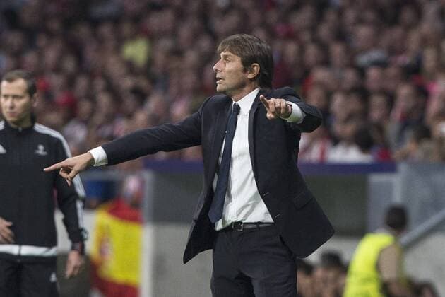 Chelsea s coach Antonio Conte gives his players directions during the UEFA Champions League match between Atletico de Madrid and Chelsea at the Wanda Metropolitano stadium in Madrid, Spain, 27 September 2017. Atletico de Madrid vs. Chelsea !ACHTUNG: NUR REDAKTIONELLE NUTZUNG!  Copyright: xRodrigoxJimenezx MAD017 20170927-636421444745499378