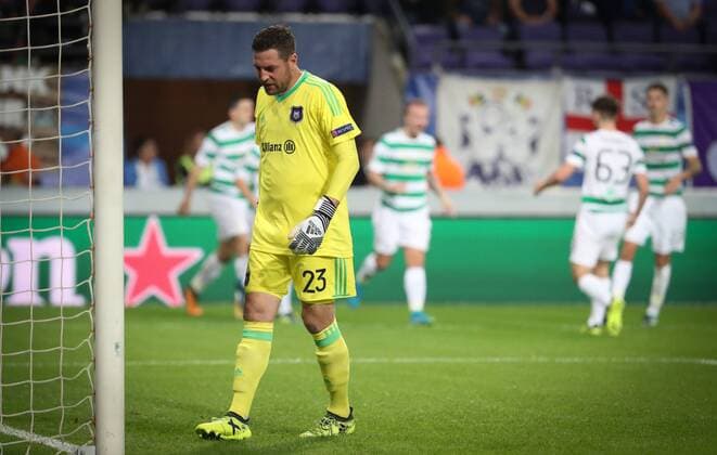 Anderlecht s goalkeeper Frank Boeckx looks dejected after Celtic scored during the second game in the group stage (Group B) of the UEFA Champions League competition between Belgian soccer team RSC Anderlecht and Scottish Celtic FC, Wednesday 27 September 2017 in Brussels. VIRGINIExLEFOUR  x05173781x