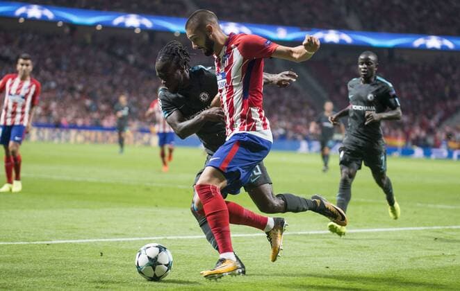Atletico de Madrid s Yannick Carrasco and Chelsea s Victor Moses during UEFA Champions League match between Atletico de Madrid and Chelsea at Wanda Metropolitano in Madrid, Spain September 27, 2017.  (20170927016)