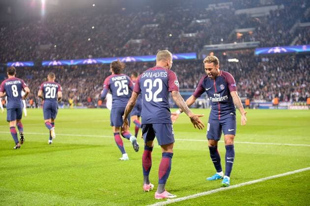 32 Dani Alves psg 10 NEYMAR JR psg JOIE FOOTBALL Paris SG vs Bayern Munich Ligue des Champions 27 09 2017 AnthonyBIBARD FEP Panoramic 