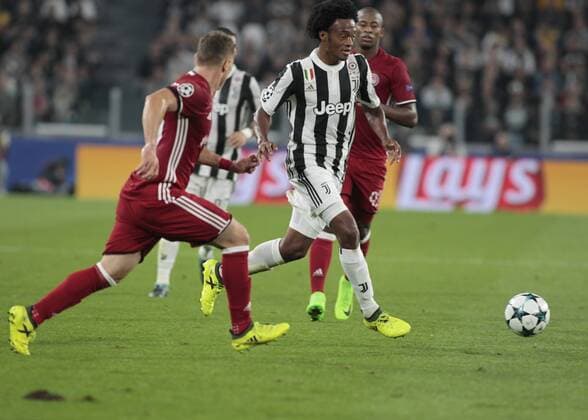 September 27, 2017 - Turin, Italy - Juan Cuadrado during Champions League match between Juventus and Olympiakos Pirus, in Turin, on September 27, 2017 Juventus v Olympiakos - UEFA Champions League  - ZUMAn230 20170927_zaa_n230_235 Copyright: xLorisxRosellix