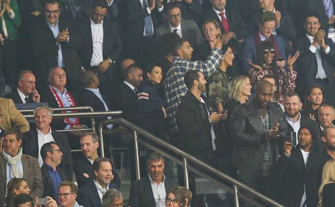 Naomi CAMPBELL, Model jubelt beim 3-0 durch NEYMAR, PSG 10 Uli HOENESS (FCB Praesident )Karl-Heinz RUMMENIGGE (Vorstandsvorsitzender FCB AG) Emotionen, enttaeuscht, Enttaeuschung, Frust, frustriert, Trauer ,traurig, verzweifelt, Verzweiflung PSG PARIS SAINT GERMAIN - FC BAYERN MUENCHEN Gruppenphase Hinspiel, Fussball UEFA Champions League, Paris, 27.09.2017 CL Saison 2017 2018, FCB,