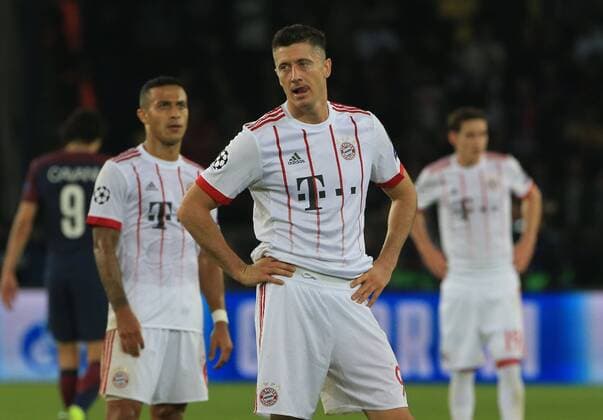 20170927,CL, Champions League, Paris Saint Germain vs FC Bayern München, Fussball, im Bild: Thiago (FCB), Robert Lewandowski (FCB) und Sebastian Rudy (FCB) geschlagen