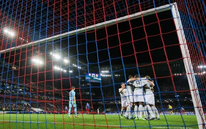 MOSCOW, RUSSIA - SEPTEMBER 27, 2017: Manchester United ManU players celebrate a goal to CSKA Moscow in their 2017 2018 UEFA Champions League Group A football match at CSKA Stadium; Manchester United won 4-1. Sergei Savostyanov TASS  TS0622D8