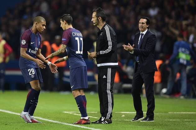 sortie de Kylian Mbappe PSG remplace par DI MARIA Angel PSG FOOTBALL PSG vs Bayern de Munich Ligue des Champions 27 09 2017 JBAutissier Panoramic 