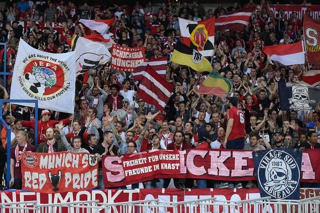 Fußball Champions League Gruppenphase Paris Saint-Germain - Bayern München am 27.09.2017 im Parc des Princes in Paris Fanblock Fans FC Bayern München xRx