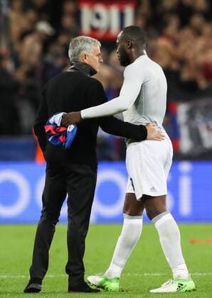 Bilder des Tages - SPORT MOSCOW, RUSSIA - SEPTEMBER 27, 2017: Manchester United ManU s manager Jose Mourinho (L) and player Romelu Lukaku after the 2017 2018 UEFA Champions League Group A football match between Manchester United and CSKA Moscow at CSKA Stadium; Manchester United won 4-1. Sergei Savostyanov TASS  TS0622EF