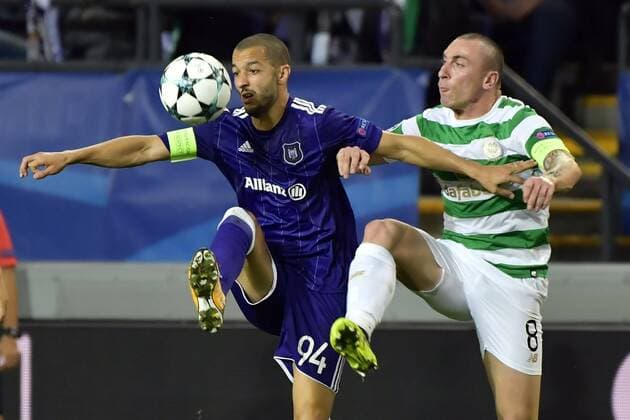 ANDERLECHT, BELGIUM - SEPTEMBER 27 : Sofiane Hanni midfielder of RSC Anderlecht battles for the ball with Scott Brown midfielder of Celtic FC during the Champions League Group B match between RSC Anderlecht and Celtic FC on September 27, 2017 in Anderlecht, Belgium, 27 09 2017 FOOTBALL : Anderlecht vs Celtic Glasgow - Ligue Des Champions - 27 09 2017 PhotoNews Panoramic 
