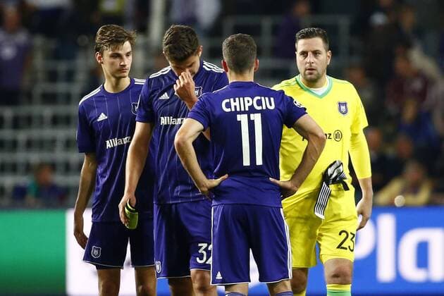 ANDERLECHT, BELGIUM - SEPTEMBER 27 : Leander Dendoncker midfielder of RSC Anderlecht and Pieter Gerkens midfielder of RSC Anderlecht and Frank Boeckx goalkeeper of RSC Anderlecht during the Champions League Group B match between RSC Anderlecht and Celtic FC on September 27, 2017 in Anderlecht, Belgium, 27 09 2017 FOOTBALL : Anderlecht vs Celtic Glasgow - Ligue Des Champions - 27 09 2017 PhotoNews Panoramic 