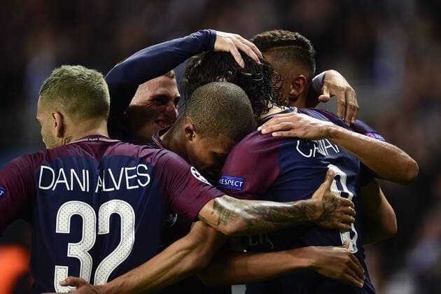 joie des joueurs du PSG apres le but de CAVANI Edinson PSG Kylian Mbappe PSG Dani Alves PSG VERRATTI Marco PSG FOOTBALL PSG vs Bayern de Munich Ligue des Champions 27 09 2017 JBAutissier Panoramic 
