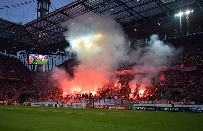 28.09.2017, xjpx, Fussball Europa League, 1.FC Koeln - Roter Stern Belgrad, emspor v.l. Pyrotechnik im Block der Koelner Koeln