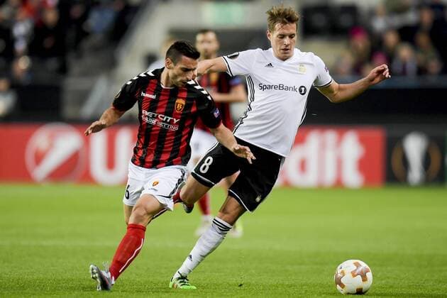 170928 Nikola Gligorov of FK Vardar and Anders Konradsen of Rosenborg during the UEFA Europa League match between Rosenborg and FK Vardar Skopje on September 28, 2017 in Trondheim. Photo: Jon Olav Nesvold BILDBYRN kod JE 160033  Copyright: JONxOLAVxNESVOLD BB170928BB252