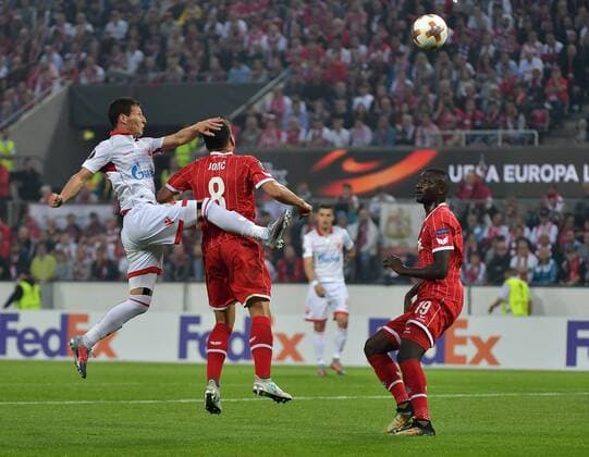 28.09.2017, xjpx, Fussball Europa League, 1.FC Koeln - Roter Stern Belgrad, emspor v.l. Slavoljub Srnic (Belgrad) - Dominique Heintz (Koeln) Koeln