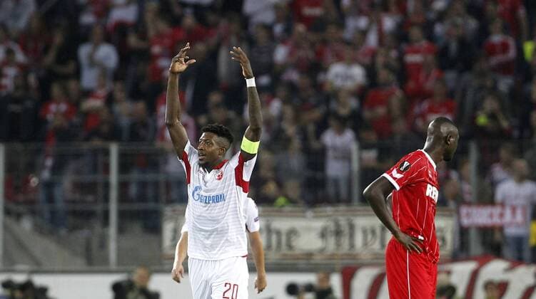 Köln, RheinEnergieStadion, 28.09.17: Mitchell Donald (Belgrad) (L) jubelt über sein Tor zum 1:0 im Europaleague zwischen 1.FC Köln vs. Roter Stern Belgrad in der Saison 2017 2018.