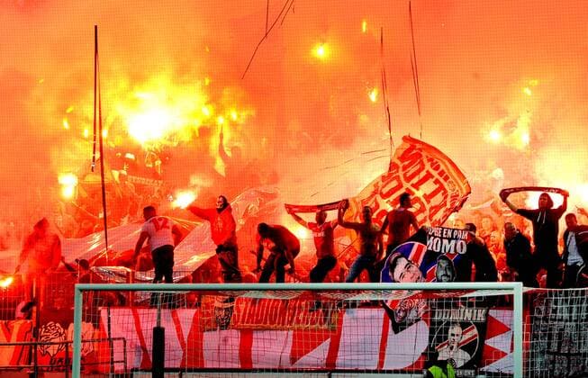 Europaleague: 1. FC Köln - Roter Stern Belgrad 28.09.2017. Fanblock des 1. FC Köln mit Bengalos. HM