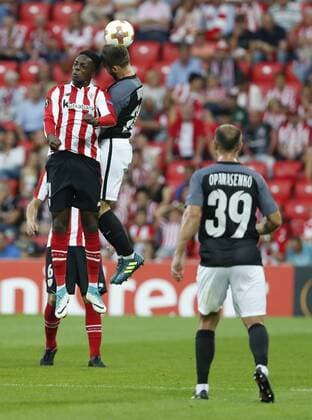 DAVID S BUSTAMANTE 28 09 2017 BILBAO PAIS VASCO Partido de la Jornada 2 de la UEFA Europa League disputado entre el Athletic de Bilbao y el FC Zorya Luhansk en el Estadio San Mames de Bilbao I?aki Williams Arthuer en un salto por el balon  xDAVIDxS.xBUSTAMANTEx xx