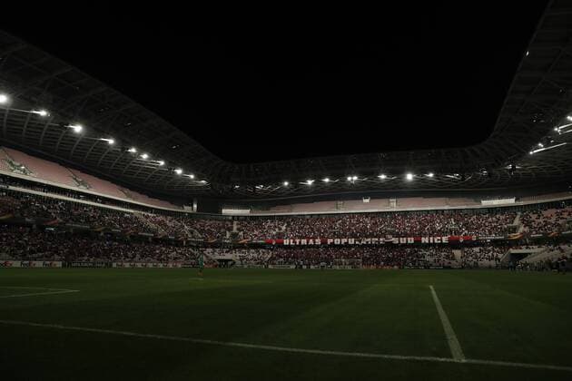 Bilder des Tages - SPORT flood lights turn off during the UEFA Europa League group K match match between OGC Nice and Vitesse Arnhem on September 28, 2017 at the Allianz Riviera in Nice, France UEFA Europa League 2017 2018 xVIxVIxImagesx xMauricexvanxSteenxIVx 8879751