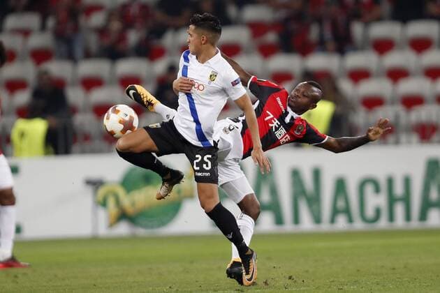 (L-R) Navarone Foor of Vitesse, Jean Michel Seri of OCG Nice during the UEFA Europa League group K match match between OGC Nice and Vitesse Arnhem on September 28, 2017 at the Allianz Riviera in Nice, France UEFA Europa League 2017 2018 xVIxVIxImagesx xMauricexvanxSteenxIVx 8879782