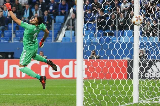 ST PETERSBURG, RUSSIA - SEPTEMBER 28, 2017: FC Real Sociedad s goalkeeper Geronimo Rulli concedes a goal in their 2017-18 UEFA Europa League Group L Round 2 football match against FC Zenit St Petersburg at Saint Petersburg Stadium. Alexander Demianchuk TASS  TS0624F5