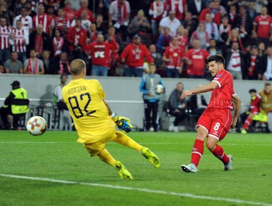 Europaleague: 1. FC Köln - Roter Stern Belgrad 28.09.2017. Milos Jojic (Köln) vergibt Torchance. Li: Tw. Borjan (Belgrad). HM