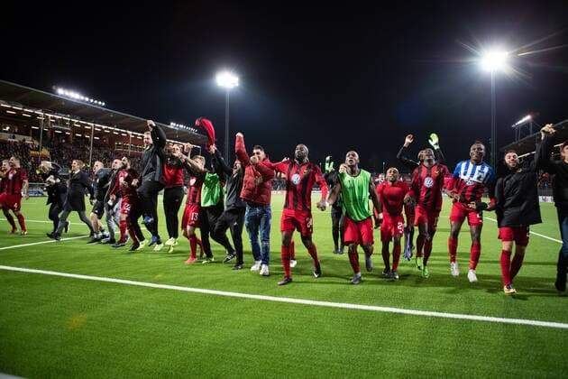 170928 Östersund jublar efter fotbollsmatchen i Europa League mellan Östersund och Hertha Berlin den 28 september 2017 i Östersund.  Copyright: TOBIASxNYKÄNEN BB170928TN027