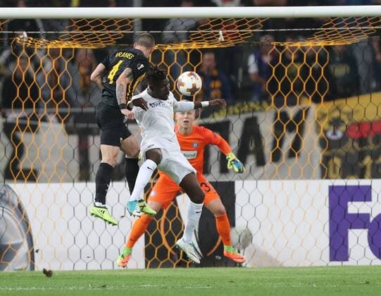 SOCCER - EL, Athens vs A.Wien ATHENS,GREECE,28.SEP.17 - SOCCER - UEFA Europa League, group stage, AEK Athens vs FK Austria Wien. Image shows Ognjen Vranjes (AEK Athen), Abdul Kadiri Mohammed (A.Wien) and Patrick Pentz (A.Wien). GEPAxpictures xChristianxOrt