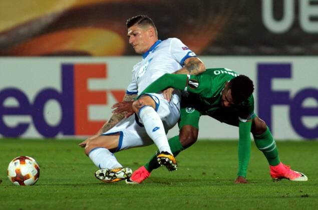28.09.2017 Razgrad(Bulgaria) PFC Ludogorets-TSG 1899 Hoffenheim Europa League men s football Steven Zuber(L) TSG 1899 Hoffenheim stopped from Maercelinho(r) PFC Ludogorets : 