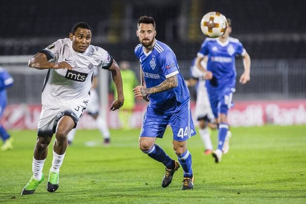 28th September 2017, Partizan Stadium, Belgrade, Serbia; UEFA Europa League group stage, Partizan versus Dynamo Kiev; Forward Leandre Tawamba of Partizan and Defender Tamas Kadar of Dynamo Kiev run for the ball  ActionPlus11935081