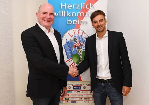 29.09.2017, xjhx, Fussball 1.Bundesliga Frauen, 1.FFC Frankfurt Vorstellung neuer Trainer Niko Arnautis, emspor, v.l. Manager Siegfried Siggi Dietrich (1.FFC Frankfurt), Trainer Niko Arnautis (1.FFC Frankfurt) Frankfurt am Main