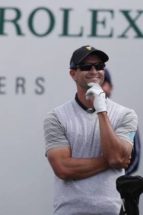 JERSEY CITY, NJ - SEPTEMBER 29: International golfer Adam Scott waits to tee off on the first hole during the second round of the Presidents Cup at Liberty National Golf Club on September 29, 2017 in Jersey City, New Jersey. (Photo by Brian Spurlock Icon Sportswire) GOLF: SEP 29 PGA Golf Herren - The Presidents Cup - Second Round Icon17092996 EDITORIAL USE ONLY