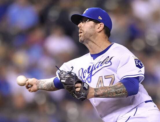 September 29, 2017 - Kansas City, MO, USA - Kansas City Royals relief pitcher Peter Moylan throws in the sixth inning against the Arizona Diamondbacks at Kauffman Stadium in Kansas City, Mo., on Friday, Sept. 29, 2017. Arizona at Kansas City - ZUMAm67_ 20170929_zaf_m67_039 Copyright: xJohnxSleezerx