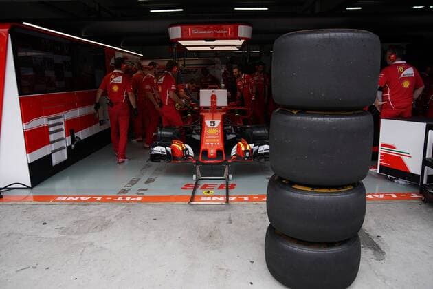 Bilder des Tages - SPORT 30.09.2017 - Free Practice 3, Sebastian Vettel (GER) Scuderia Ferrari SF70H Malaysian Grand Prix, Sepang 28 September - 1 October 2017 30.09.2017 - Free Practice 3, Sebastian Vettel (GER) Scuderia Ferrari SF70H 