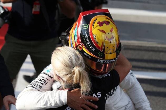 30.09.2017 - Qualifying, Lewis Hamilton (GBR) Mercedes AMG F1 W08 pole position Malaysian Grand Prix, Sepang 28 September - 1 October 2017 30.09.2017 - Qualifying, Lewis Hamilton (GBR) Mercedes AMG F1 W08 pole position 