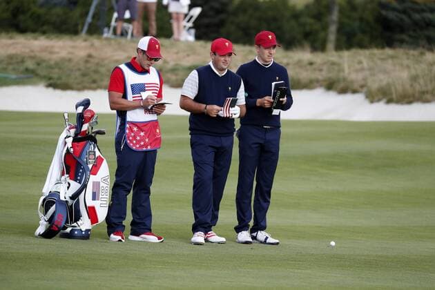 JERSEY CITY, NJ - SEPTEMBER 30: USA golfers Patrick Reed and Jordan Spieth look at their yardage books on the 6th hole during the third round of the Presidents Cup at Liberty National Golf Club on September 30, 2017 in Jersey City, New Jersey. (Photo by Brian Spurlock Icon Sportswire) GOLF: SEP 30 PGA Golf Herren - The Presidents Cup - Third Round Icon170930275 EDITORIAL USE ONLY