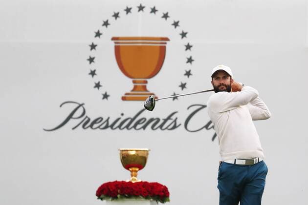JERSEY CITY, NJ - SEPTEMBER 30: International golfer Adam Hadwin tees off on the first hole during the third round of the Presidents Cup at Liberty National Golf Club on September 30, 2017 in Jersey City, New Jersey. (Photo by Brian Spurlock Icon Sportswire) GOLF: SEP 30 PGA Golf Herren - The Presidents Cup - Third Round Icon170930258 EDITORIAL USE ONLY