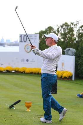 JERSEY CITY, NJ - SEPTEMBER 30: Emiliano Grillo of Argentina and the International Team at the 10th hole during Saturday foursome matches of the Presidents Cup at Liberty National Golf Club on September 30, 2017 in Jersey City, New Jersey. (Photo by Rich Graessle Icon Sportswire) GOLF: SEP 30 PGA Golf Herren - The Presidents Cup - Third Round Icon09301707673 EDITORIAL USE ONLY