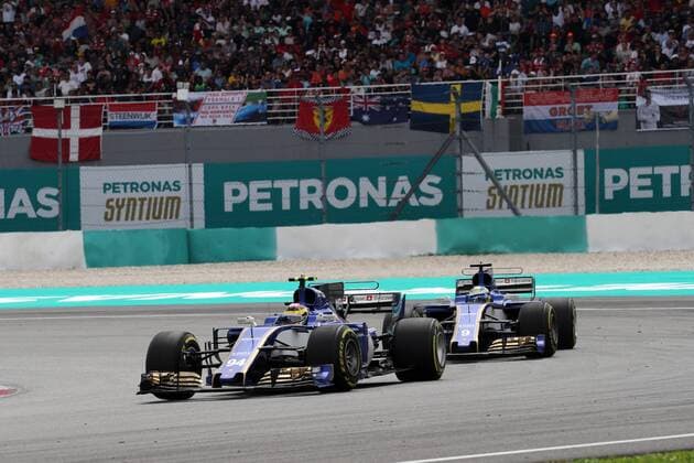 01.10.2017 - Race, Pascal Wehrlein (GER) Sauber C36 leads Marcus Ericsson (SUE) Sauber C36 Malaysian Grand Prix, Sepang 28 September - 1 October 2017 01.10.2017 - Race, Pascal Wehrlein (GER) Sauber C36 leads Marcus Ericsson (SUE) Sauber C36 