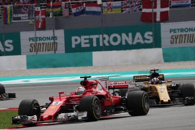 01.10.2017 - Race, Sebastian Vettel (GER) Scuderia Ferrari SF70H and Nico Hulkenberg (GER) Renault F1 Team RS17 Malaysian Grand Prix, Sepang 28 September - 1 October 2017 01.10.2017 - Race, Sebastian Vettel (GER) Scuderia Ferrari SF70H and Nico Hulkenberg (GER) Renault Sport F1 Team RS17 