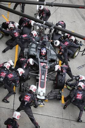 01.10.2017 - Race, Pit stop, Romain Grosjean (FRA) Haas F1 Team VF-17 Malaysian Grand Prix, Sepang 28 September - 1 October 2017 01.10.2017 - Race, Pit stop, Romain Grosjean (FRA) Haas F1 Team VF-17 