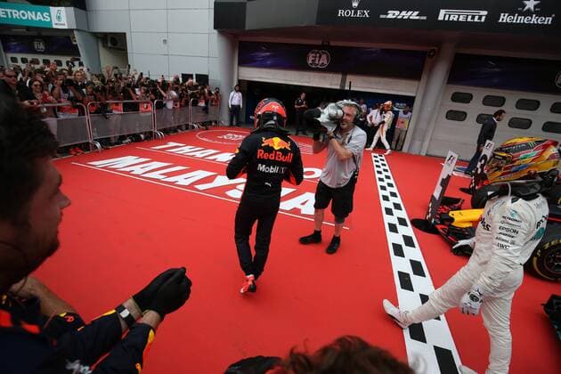 01.10.2017 - Race, Max Verstappen (NED) Red Bull Racing RB13 rw Malaysian Grand Prix, Sepang 28 September - 1 October 2017 01.10.2017 - Race, Max Verstappen (NED) Red Bull Racing RB13 rw 