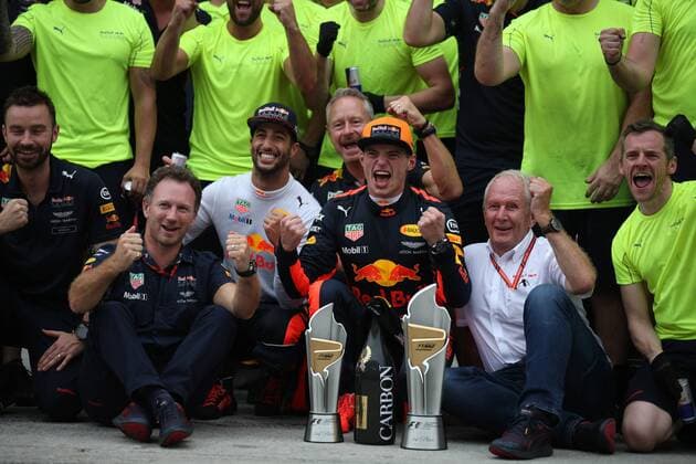01.10.2017 - Race, Celebration, Max Verstappen (NED) Red Bull Racing RB13 race winner and Daniel Ricciardo (AUS) Red Bull Racing RB13 3rd place Malaysian Grand Prix, Sepang 28 September - 1 October 2017 01.10.2017 - Race, Celebration, Max Verstappen (NED) Red Bull Racing RB13 race winner and Daniel Ricciardo (AUS) Red Bull Racing RB13 3rd place 