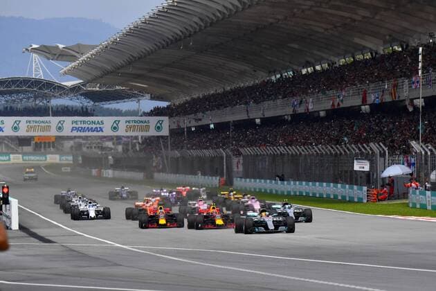 Motorsports: FIA Formula One World Championship WM Weltmeisterschaft 2017, Grand Prix of Malaysia, Start, 44 Lewis Hamilton (GBR, Mercedes AMG Petronas F1 Team), 33 Max Verstappen (NLD, Red Bull Racing), 3 Daniel Ricciardo (AUS, Red Bull Racing), 77 Valtteri Bottas (FIN, Mercedes AMG Petronas F1 Team), Sepang Malaysia