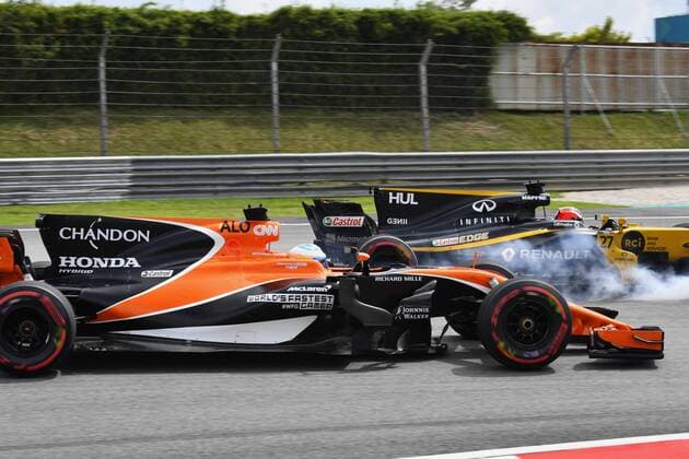 Motorsports: FIA Formula One World Championship WM Weltmeisterschaft 2017, Grand Prix of Malaysia, 14 Fernando Alonso (ESP, McLaren Honda), 27 Nico Hulkenberg (GER, Renault F1 Team), Sepang Malaysia