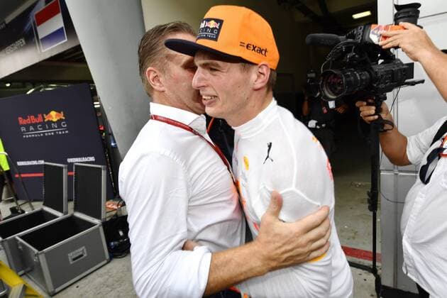 Motorsports: FIA Formula One World Championship WM Weltmeisterschaft 2017, Grand Prix of Malaysia, 33 Max Verstappen (NLD, Red Bull Racing) with his father Jos Sepang Malaysia