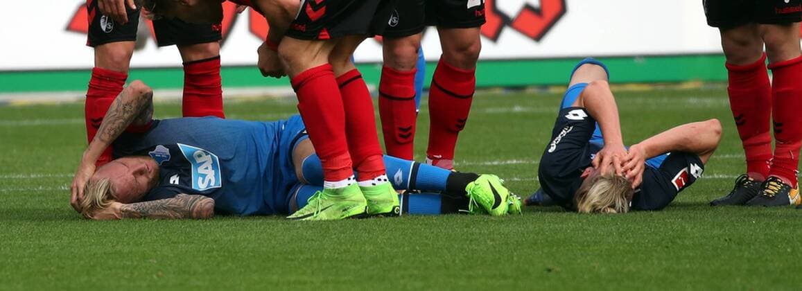 SC Freiburg - TSG 1899 Hoffenheim Deutschland, Freiburg, 01.10.2017, Fussball, Bundesliga, Saison 2017 2018, 7. Spieltag, SC Freiburg - TSG 1899 Hoffenheim: v.l. Kevin Vogt, Robin Hack (beide TSG 1899 Hoffenheim).