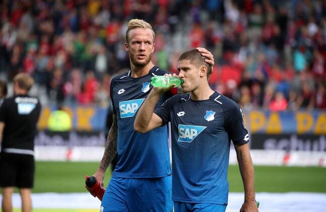 SC Freiburg - TSG 1899 Hoffenheim Deutschland, Freiburg, 01.10.2017, Fussball, Bundesliga, Saison 2017 2018, 7. Spieltag, SC Freiburg - TSG 1899 Hoffenheim: v.l. Kevin Vogt, Andrej Kramaric (beide TSG 1899 Hoffenheim).