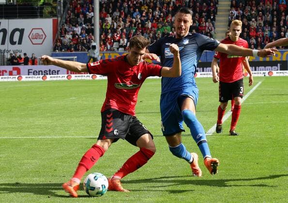 Freiburg m Fußball Bundesliga SC Freiburg vs. TSG 1899 Hoffenheim , , von links: Pascal Stenzel ( Frei ) Sandro Wagner )