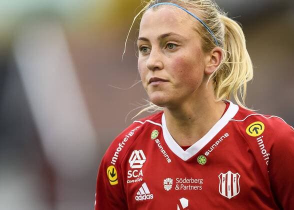 171001 Piteas Julia Karlenäs under fotbollsmatchen i Damallsvenskan mellan Pitea och Örebro den 1 Oktober 2017 i Pitea.  Copyright: PETERxSKAUGVOLD BB171001PS019